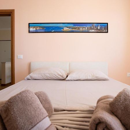 Sea View-Apartment On The Beach - Durrs2 Durrës Buitenkant foto