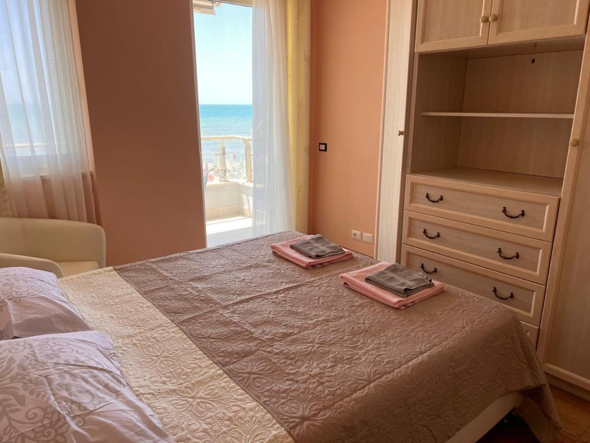 Sea View-Apartment On The Beach - Durrs2 Durrës Buitenkant foto
