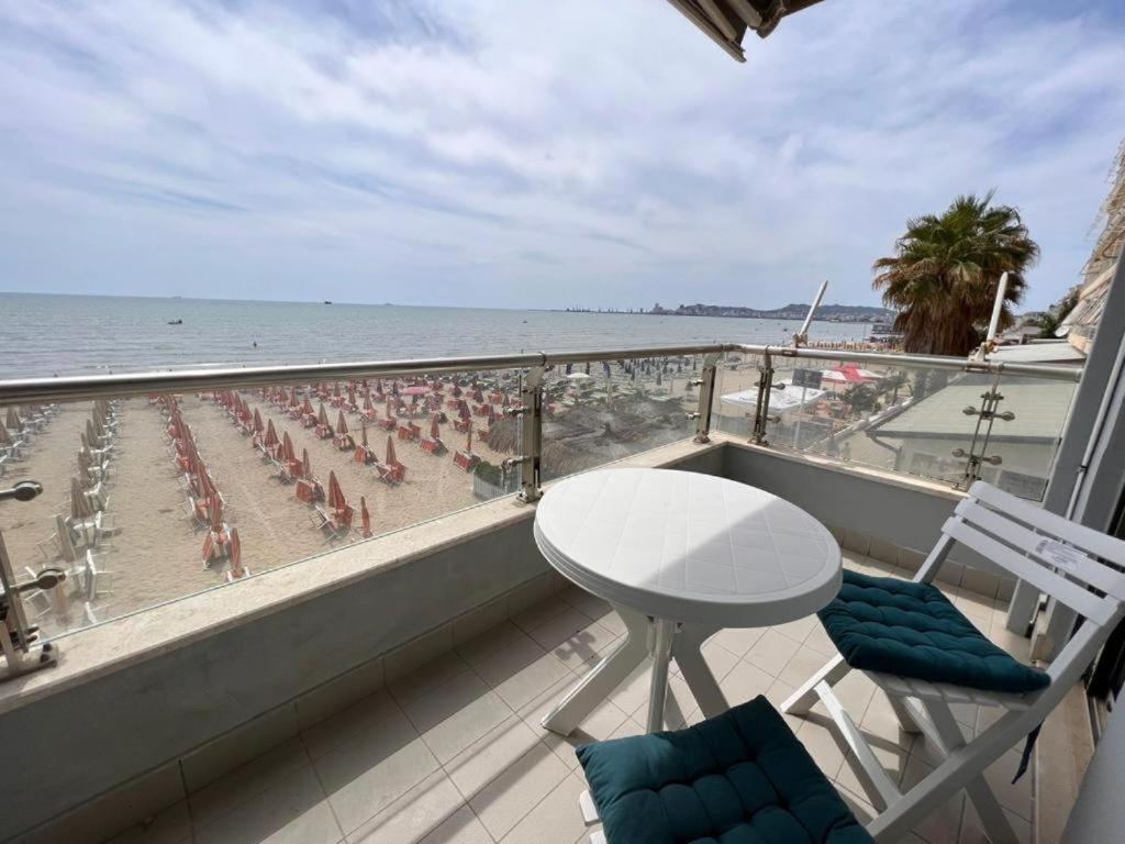 Sea View-Apartment On The Beach - Durrs2 Durrës Buitenkant foto