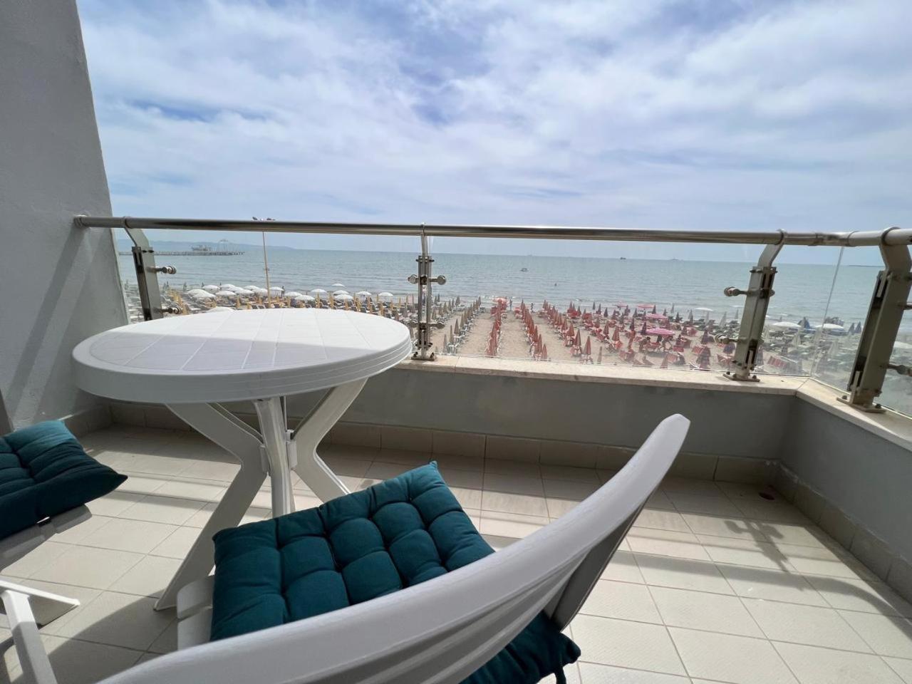 Sea View-Apartment On The Beach - Durrs2 Durrës Buitenkant foto
