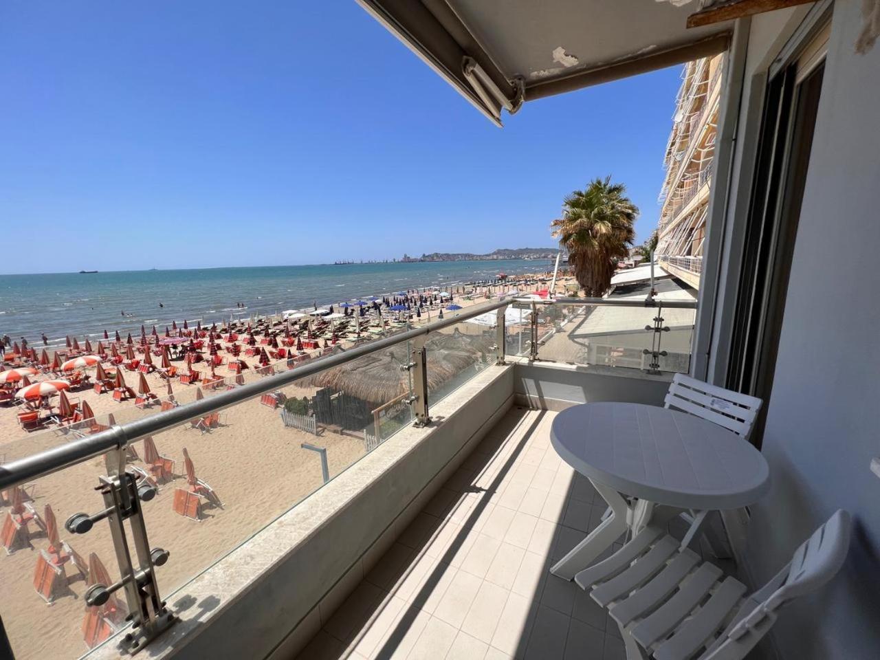 Sea View-Apartment On The Beach - Durrs2 Durrës Buitenkant foto