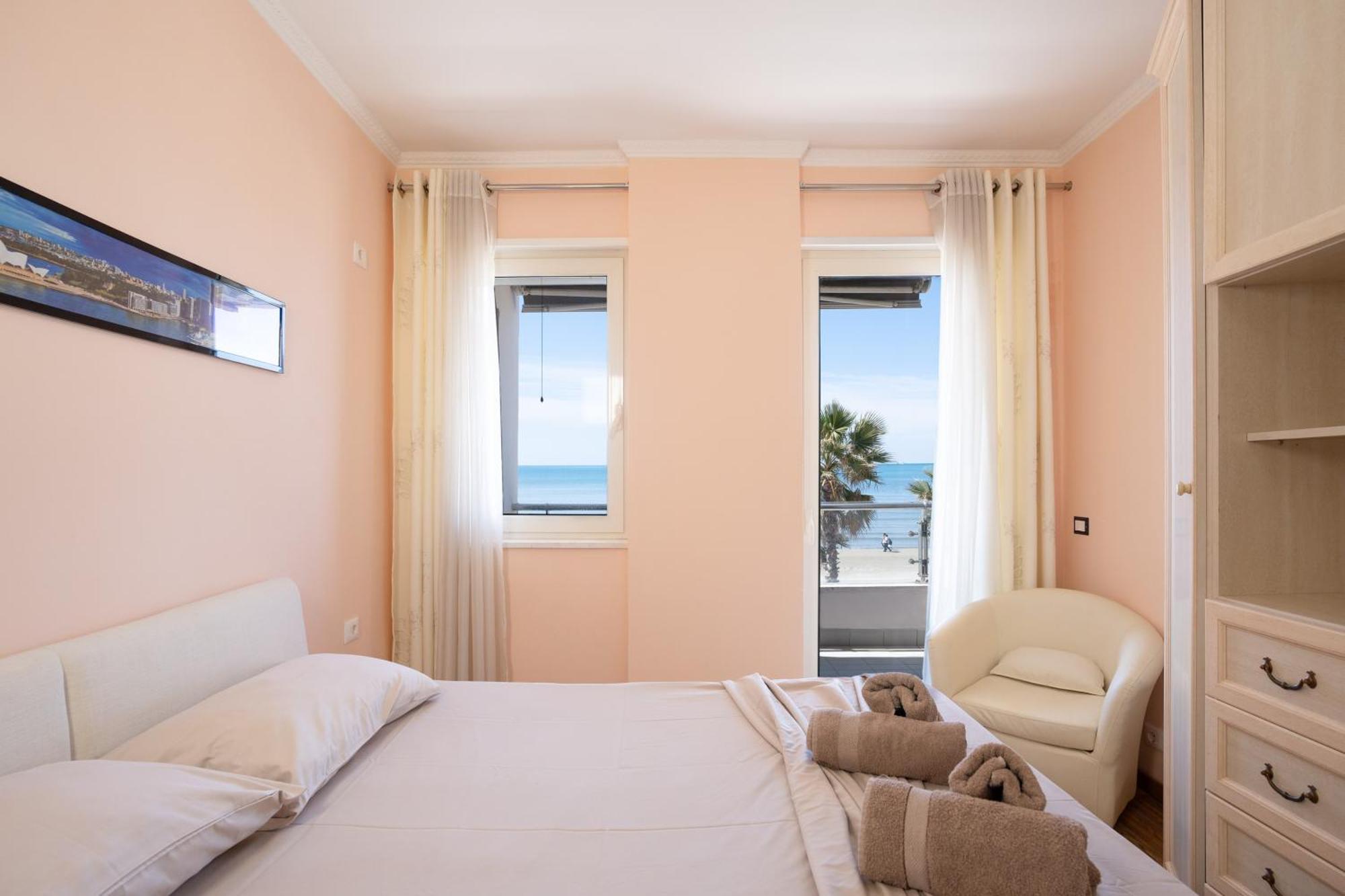 Sea View-Apartment On The Beach - Durrs2 Durrës Buitenkant foto
